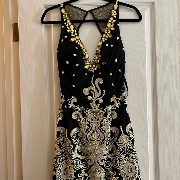 Formal Dress - Picture 1 of 12
